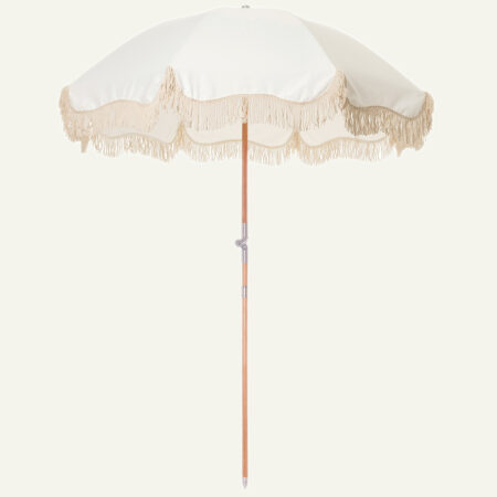 vitt parasoll med fransar